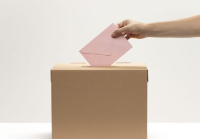 Δημοσκόπηση Interview για POLITIC: Κλειδώνει το δίπολο ΝΔ – ΠΑΣΟΚ αλλά το μεγαλύτερο κόμμα είναι η γκρίζα ζώνη