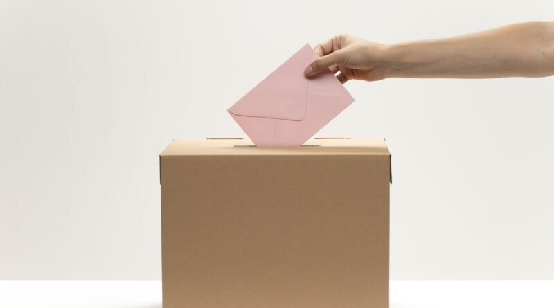 Δημοσκόπηση Interview για POLITIC: Κλειδώνει το δίπολο ΝΔ – ΠΑΣΟΚ αλλά το μεγαλύτερο κόμμα είναι η γκρίζα ζώνη