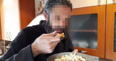 «Κλέβουμε τα λεφτά του κόσμου»: Οι κωδικοί, οι διάλογοι και η διπλή δράση του κυκλώματος των “ρασοφόρων”