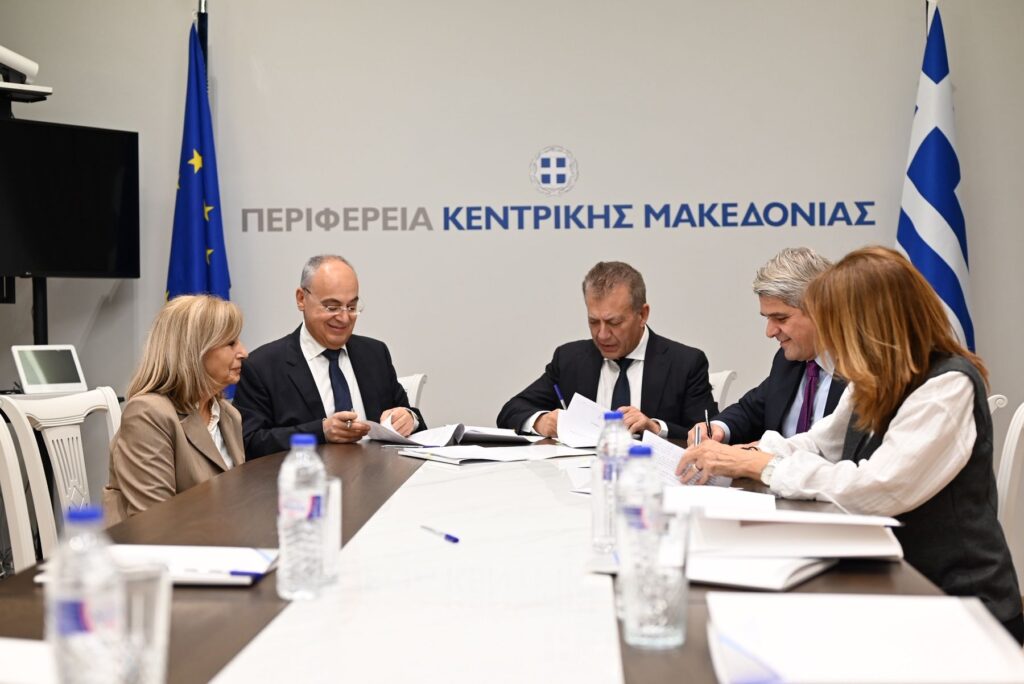 Ολοκληρώνεται το Κλειστό Γυμναστήριο της Μίκρας - Υπογραφές Βρούτση, Αηδονά (pics)