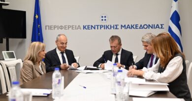 Ολοκληρώνεται το Κλειστό Γυμναστήριο της Μίκρας - Υπογραφές Βρούτση, Αηδονά (pics)