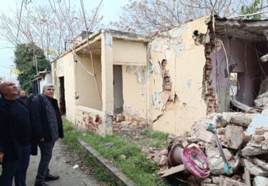 Δήμος Κορδελιού – Ευόσμου: Συντονισμένη επιχείρηση κατεδάφισης ετοιμόρροπων και επικίνδυνων κτιρίων (pics)