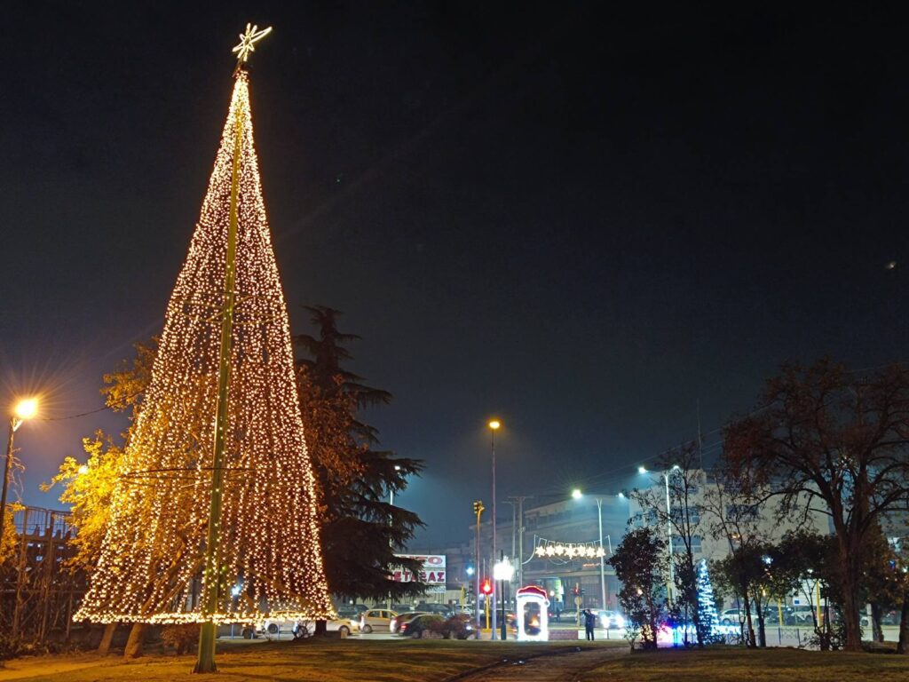 Δήμος Κορδελιού - Ευόσμου: Φωταγωγήθηκε το Δέντρο Αθλητισμού στο Αθλητικό Πάρκο Ευόσμου