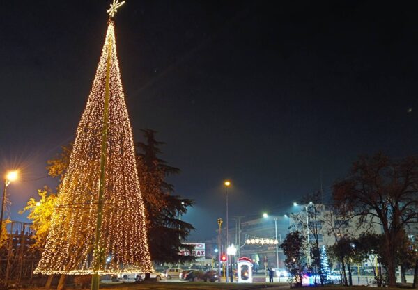 Δήμος Κορδελιού - Ευόσμου: Φωταγωγήθηκε το Δέντρο Αθλητισμού στο Αθλητικό Πάρκο Ευόσμου