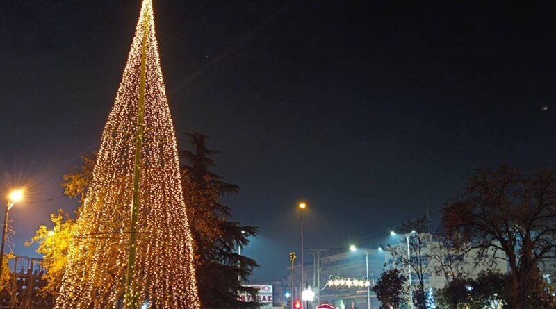 Δήμος Κορδελιού - Ευόσμου: Φωταγωγήθηκε το Δέντρο Αθλητισμού στο Αθλητικό Πάρκο Ευόσμου