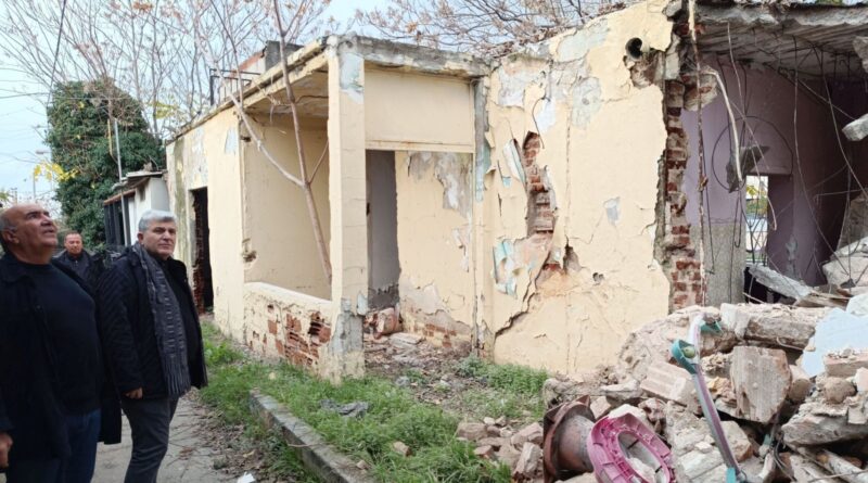 Δήμος Κορδελιού – Ευόσμου: Συντονισμένη επιχείρηση κατεδάφισης ετοιμόρροπων και επικίνδυνων κτιρίων (pics)