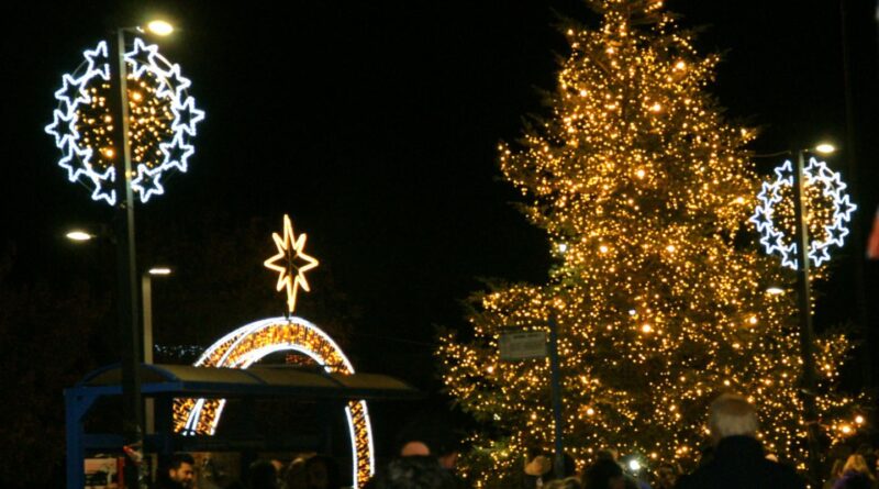 Δήμος Κορδελιού - Ευόσμου: Σε μία απέραντη χριστουγεννιάτικη γιορτή μετατράπηκε η οδός Αντώνη Τρίτση (pics)
