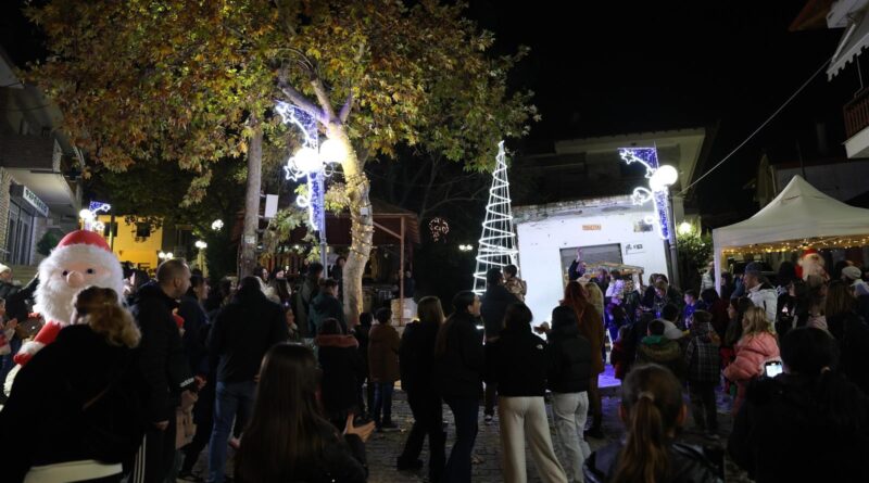 Δ. Ωραιοκάστρου: Φωταγωγήθηκαν τα χριστουγεννιάτικα δέντρα σε Μεσαίο, Λητή και Μονόλοφο