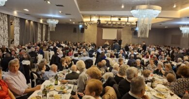 Με παλμό, κέφι και μεγάλη συμμετοχή ο χριστουγεννιάτικος χορός των ΚΑΠΗ του Δ. Ωραιοκάστρου