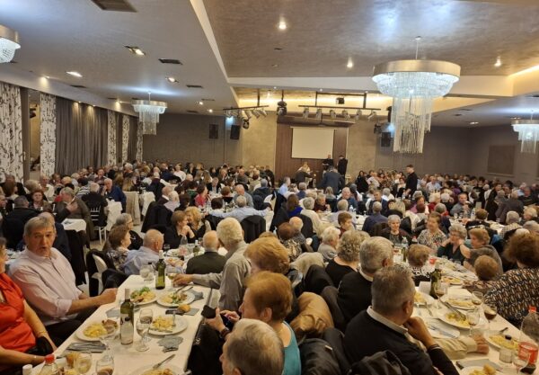 Με παλμό, κέφι και μεγάλη συμμετοχή ο χριστουγεννιάτικος χορός των ΚΑΠΗ του Δ. Ωραιοκάστρου