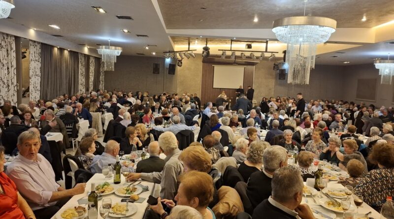 Με παλμό, κέφι και μεγάλη συμμετοχή ο χριστουγεννιάτικος χορός των ΚΑΠΗ του Δ. Ωραιοκάστρου