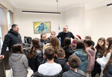 Τα κάλαντα είπαν στον δήμαρχο Ωραιοκάστρου, Π. Τσακίρη, μαθητές, μέλη της ΕΠΩΦ και η Φιλαρμονική Ορχήστρα