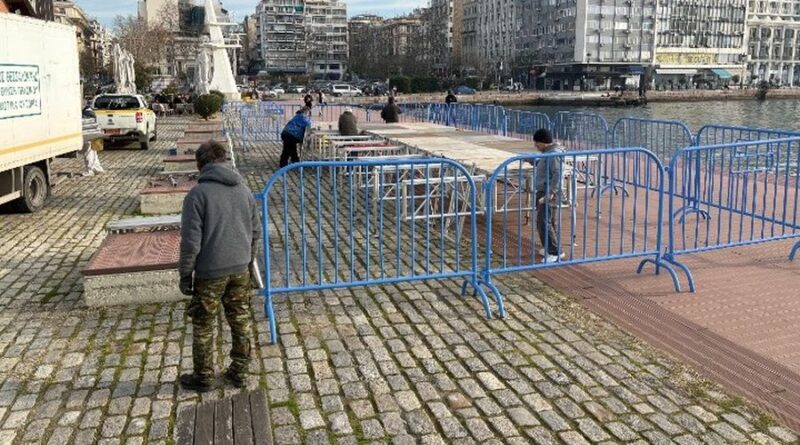 Ετοιμασίες στο λιμάνι της Θεσσαλονίκης για την τελετή καθαγιασμού των Υδάτων