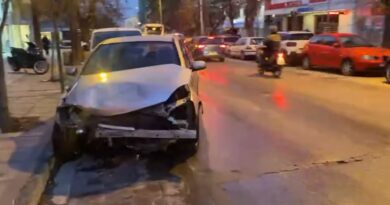 Θεσσαλονίκη: Μεθυσμένη οδηγός έπεσε σε 15 παρκαρισμένα οχήματα, κατάστημα και περίπτερο!