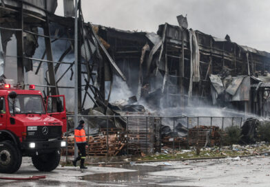 Τι προκάλεσε την τεράστια έκρηξη στη «Βιολάντα»: Όλα τα σενάρια που οδήγησαν στην πυρκαγιά και τον θάνατο πέντε εργαζομένων