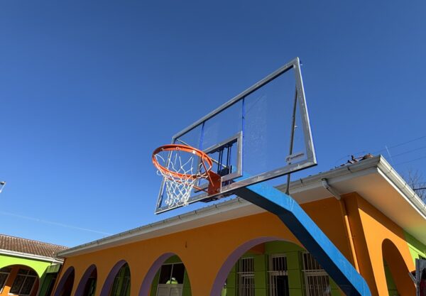 Δήμος Δέλτα: Επιδιόρθωση και αντικατάσταση ταμπλό και μπασκετών σε σχολεία και δημοτικούς χώρους άθλησης (pics)