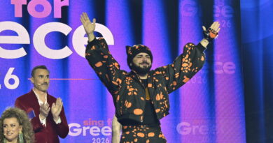 Eurovision 2026: Ποιος είναι ο Akylas που σάρωσε στον εθνικό τελικό και θα εκπροσωπήσει την Ελλάδα με το «Ferto»