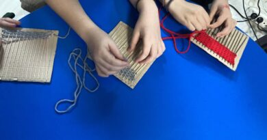 Με επιτυχία ολοκληρώθηκε η δράση «Αργαλειός: νήματα και υφασματοϊστορίες» στη Δημοτική Βιβλιοθήκη Ωραιοκάστρου