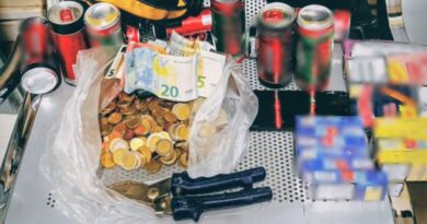 Συνελήφθη επ' αυτοφώρω μετά από διάρρηξη ζαχαροπλαστείου στη Χαριλάου