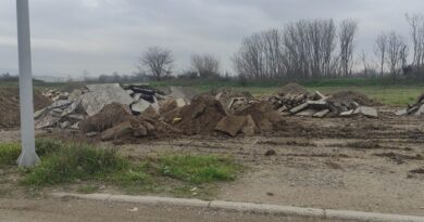 Σίνδος: 4 συλλήψεις για ρύπανση - Έθαβαν τόνους μπαζών σε χωράφια (pics)