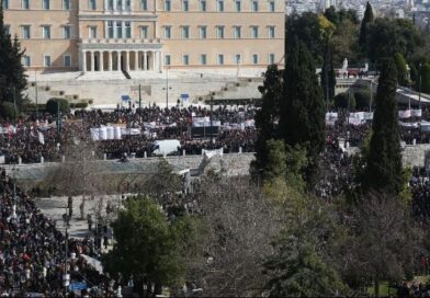 Συλλαλητήρια για τα τρία χρόνια από το σιδηροδρομικό δυστύχημα στα Τέμπη
