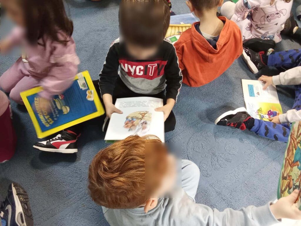 Βιβλιοπαρουσίαση για μαθητές δημοτικού σχολείου στη Δημοτική Βιβλιοθήκη Ωραιοκάστρου