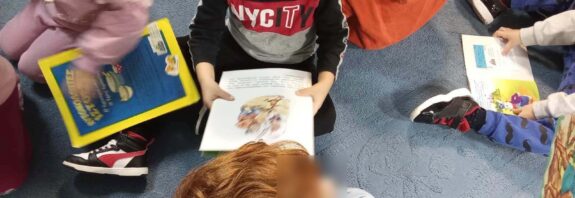 Βιβλιοπαρουσίαση για μαθητές δημοτικού σχολείου στη Δημοτική Βιβλιοθήκη Ωραιοκάστρου