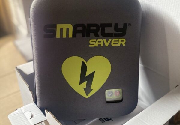 Ο Δήμος Δέλτα τοποθετεί 42 απινιδωτές σε δημοτικά κτίρια και σχολικές μονάδες