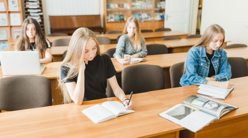 Λύση για την ισοτιμία πτυχίων 400.000 αποφοίτων των πρώην ΤΕΙ