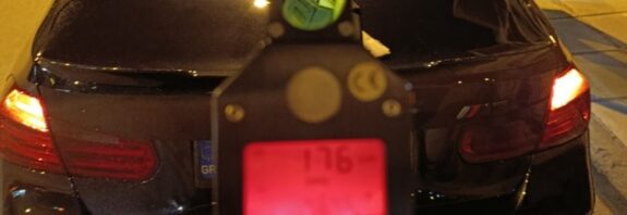 Τους συνέλαβαν στον Περιφερειακό με... πατημένο το γκάζι (pics)