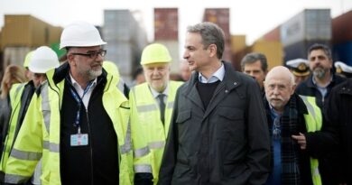 Μητσοτάκης: Η κατασκευή του 6ου προβλήτα θα αναβαθμίσει το λιμάνι της Θεσσαλονίκης, ώστε να μετατραπεί σε διαμετακομιστικό κόμβο