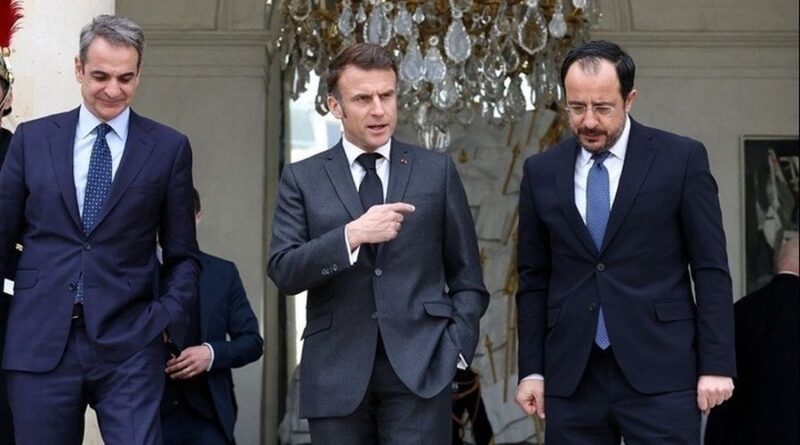 Στην Κύπρο Μητσοτάκης και Μακρόν - Συνάντηση με Χριστοδουλίδη