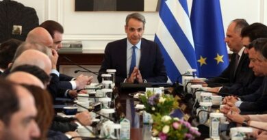 Μητσοτάκης: Στα 920 ευρώ ο κατώτατος μισθός από 1η Απριλίου