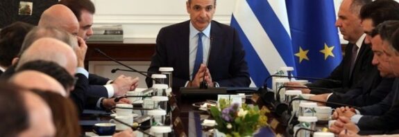 Μητσοτάκης: Στα 920 ευρώ ο κατώτατος μισθός από 1η Απριλίου