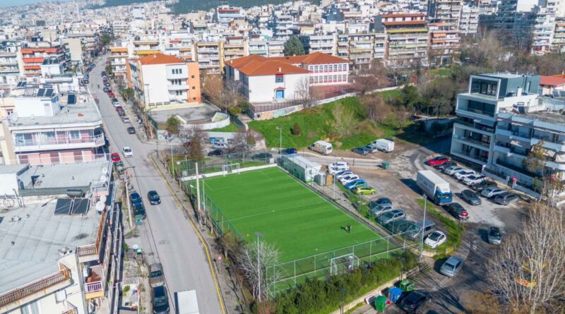 Παραδόθηκε το γήπεδο 5x5 της Τριανδρίας, άλλη μία σημαντικήκοινωνική-αθλητική προσφορά του ΜΕΑΣ ΤΡΙΤΩΝ και της εταιρείας ΑΝΑΔΟΜΩ