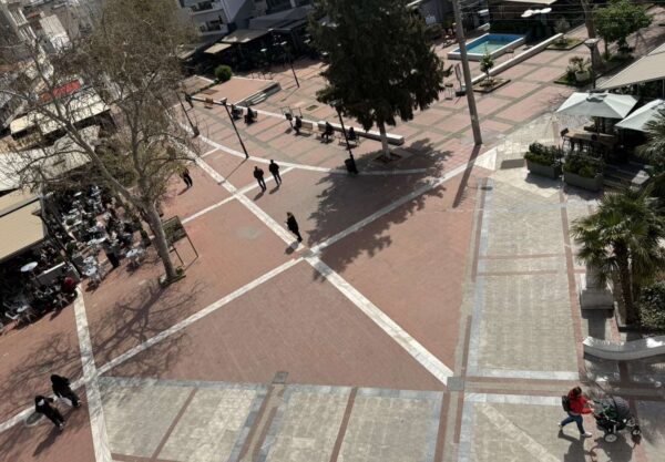 Άλλαξε όψη η κεντρική πλατεία του Ευόσμου (pic)