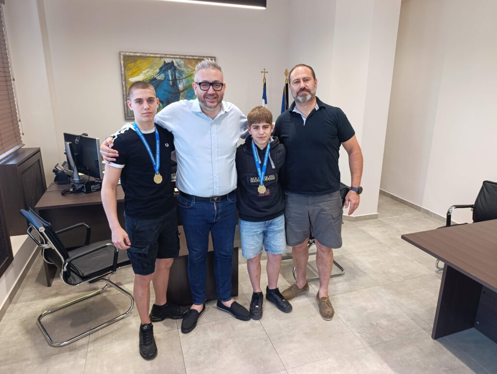 Δ. Ωραιοκάστρου: Συγχαρητήρια Τσακίρη στα αδέλφια Τοπαλίδη για τις σπουδαίες διακρίσεις τους σε μαχητικά αθλήματα
