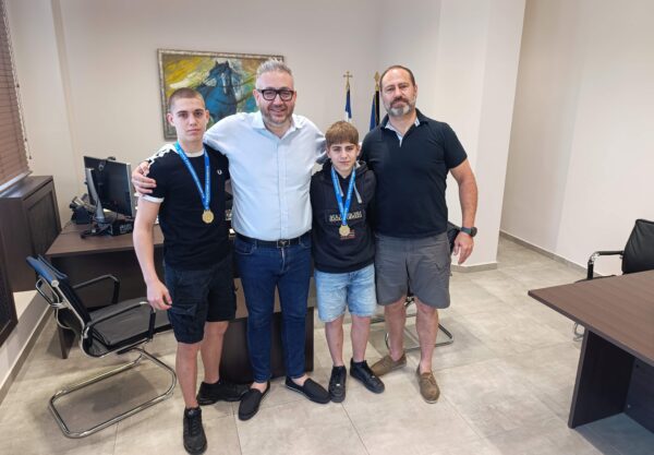 Δ. Ωραιοκάστρου: Συγχαρητήρια Τσακίρη στα αδέλφια Τοπαλίδη για τις σπουδαίες διακρίσεις τους σε μαχητικά αθλήματα