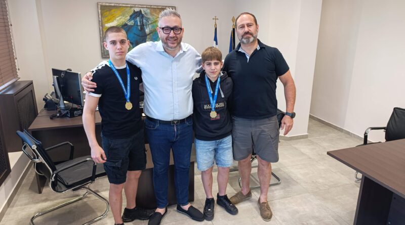 Δ. Ωραιοκάστρου: Συγχαρητήρια Τσακίρη στα αδέλφια Τοπαλίδη για τις σπουδαίες διακρίσεις τους σε μαχητικά αθλήματα