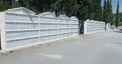 Δ. Ωραιοκάστρου: Τοποθετήθηκαν σύγχρονα οστεοφυλάκια στα Κοιμητήρια Ωραιοκάστρου