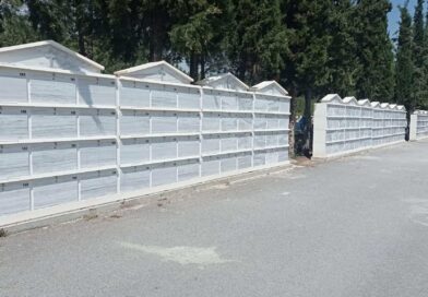 Δ. Ωραιοκάστρου: Τοποθετήθηκαν σύγχρονα οστεοφυλάκια στα Κοιμητήρια Ωραιοκάστρου