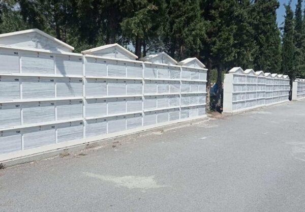 Δ. Ωραιοκάστρου: Τοποθετήθηκαν σύγχρονα οστεοφυλάκια στα Κοιμητήρια Ωραιοκάστρου