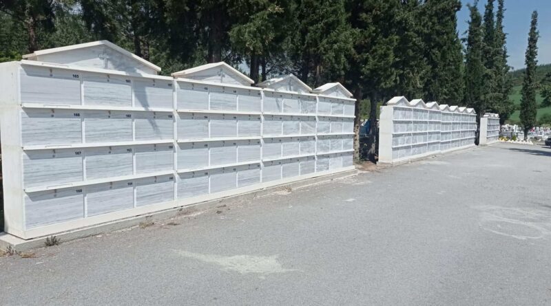 Δ. Ωραιοκάστρου: Τοποθετήθηκαν σύγχρονα οστεοφυλάκια στα Κοιμητήρια Ωραιοκάστρου