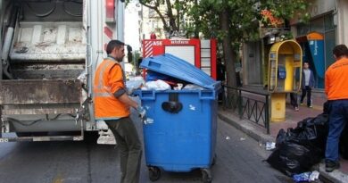 Άστεγος κοιμόταν σε κάδο σκουπιδιών-Βρέθηκε από εργαζόμενους κατά τη διάρκεια της αποκομιδής