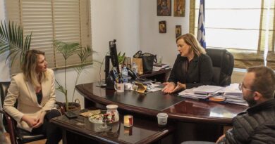 Συνάντηση Μπισμπινά με την Υφυπουργό Εργασίας Άννα Ευθυμίου