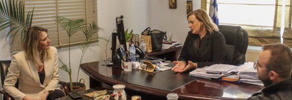 Συνάντηση Μπισμπινά με την Υφυπουργό Εργασίας Άννα Ευθυμίου