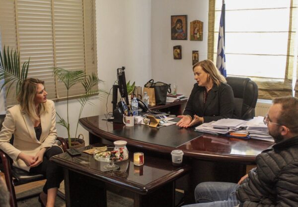 Συνάντηση Μπισμπινά με την Υφυπουργό Εργασίας Άννα Ευθυμίου