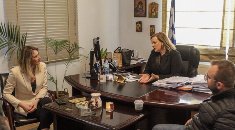 Συνάντηση Μπισμπινά με την Υφυπουργό Εργασίας Άννα Ευθυμίου