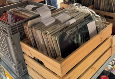 Λάτρεις και συλλέκτες βρήκαν βινύλια «θησαυρούς» και χόρεψαν υπό τους ήχους των djs