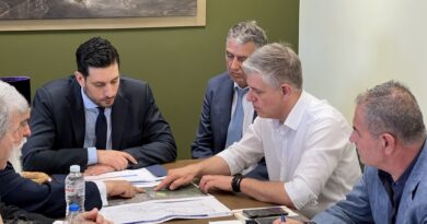 Ικανοποίηση Γιουτίκα για τον Δυτικό Προαστιακό Σιδηρόδρομο
